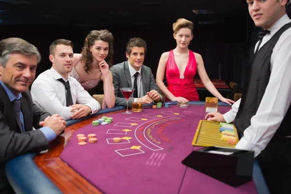 Blackpool to Banff: What UK Casino Staff Really Notice When They Move to Canada