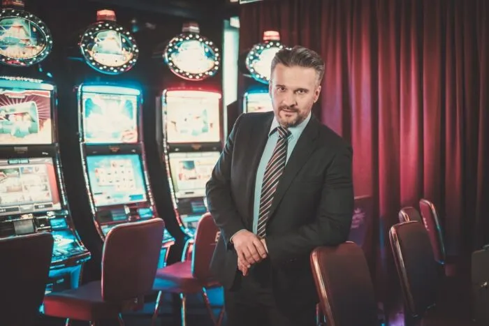 The Ladder Starts in the Shoe: How UK Dealers Actually Get Promoted in Canadian Casinos